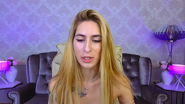 Snapshot of Sexy_Lava chatting on September 16, 1:01 pm Sexy Lava online show from September 16, 1:01 pm