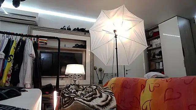 ILoveToFeelU online show from October 9, 2:48 pm