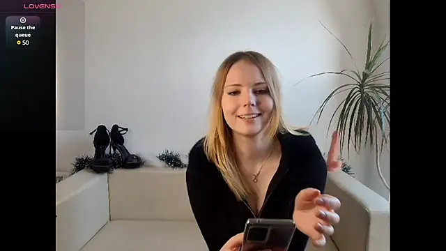 Frosty Princess online show from December 8, 1:03 pm