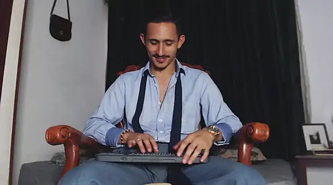 HomeAloneK online show from February 10, 8:42 pm