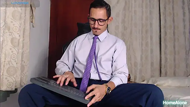 HomeAloneK online show from September 26, 7:18 pm