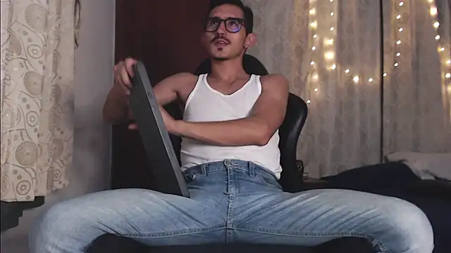 HomeAloneK online show from September 29, 8:24 pm