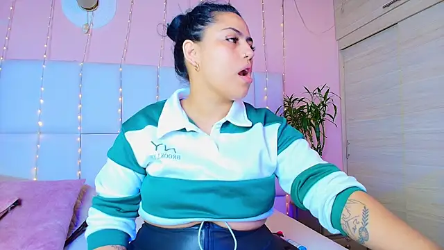 kiana cream online show from February 14, 11:42 am