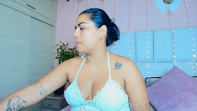 kiana cream online show from March 7, 11:40 am