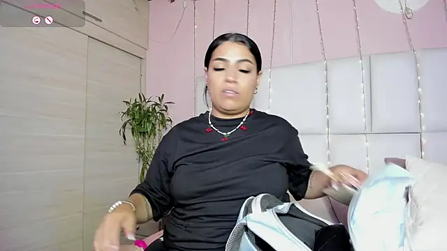 kiana cream online show from March 21, 7:35 pm