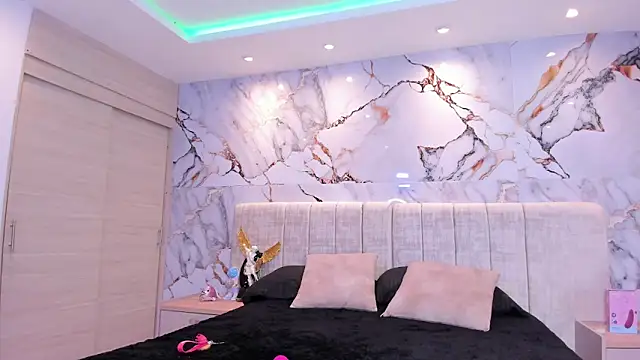 kiana cream online show from November 5, 6:19 pm