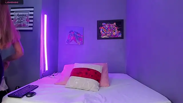 IsabellaSpencer online show from March 20, 10:07 pm