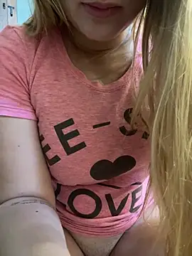 natashasweet online show from December 10, 3:33 pm