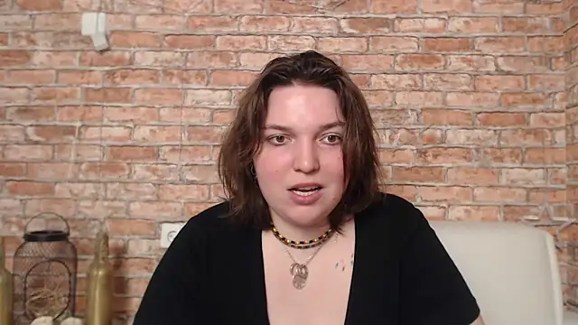 Amelia Kiss  online show from February 19, 3:50 am