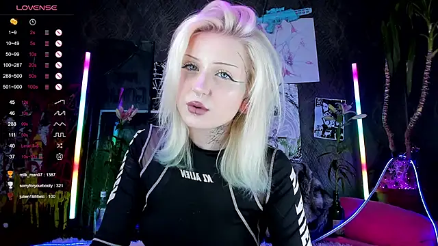 Snapshot of little_grinch666 chatting on March 4, 10:27 pm little grinch666 online show from March 4, 10:27 pm