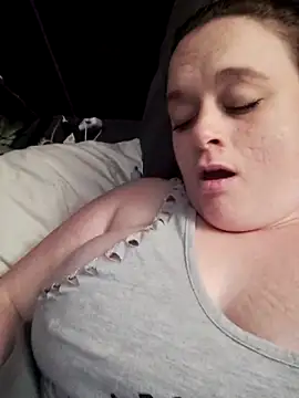 Snapshot of Geemaal chatting on December 4, 6:23 am Geemaal online show from December 4, 6:23 am