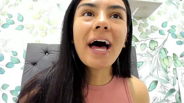 atilanadiaz7 online show from January 3, 1:47 pm