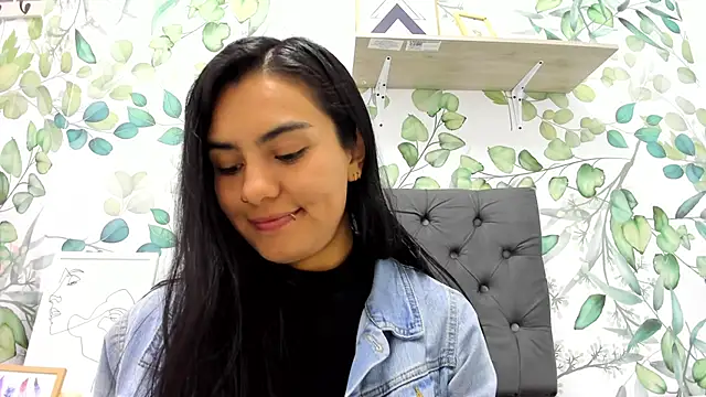 atilanadiaz7 online show from March 18, 4:37 pm