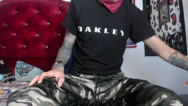 Snapshot of Aaron_BigDickxxx chatting on January 16, 6:56 am Aaron BigDickxxx online show from January 16, 6:56 am