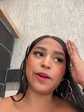 Snapshot of Juli_Walker chatting on December 11, 2:44 pm Juli Walker online show from December 11, 2:44 pm