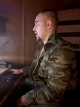 Snapshot of Foxyshaved chatting on January 18, 6:03 am Foxyshaved online show from January 18, 6:03 am