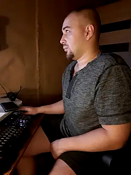 Snapshot of Foxyshaved chatting on January 28, 5:43 am Foxyshaved online show from January 28, 5:43 am