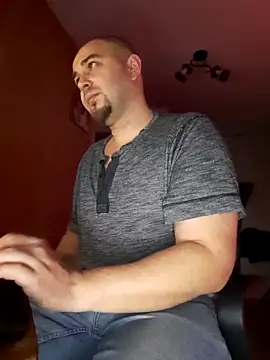 Snapshot of Foxyshaved chatting on February 12, 5:05 am Foxyshaved online show from February 12, 5:05 am