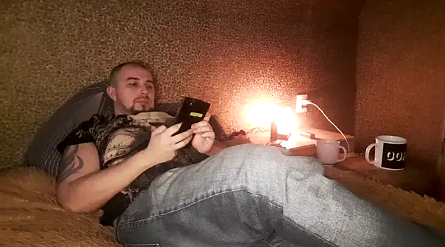 Snapshot of Foxyshaved chatting on February 22, 5:02 am Foxyshaved online show from February 22, 5:02 am