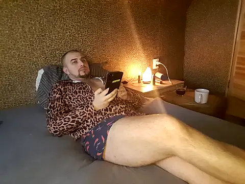 Snapshot of Foxyshaved chatting on February 23, 5:34 am Foxyshaved online show from February 23, 5:34 am