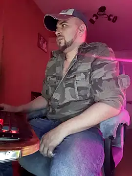 Snapshot of Foxyshaved chatting on February 25, 5:08 am Foxyshaved online show from February 25, 5:08 am