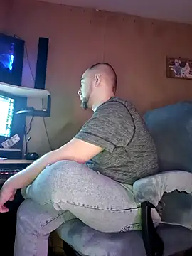 Snapshot of Foxyshaved chatting on February 26, 5:09 am Foxyshaved online show from February 26, 5:09 am