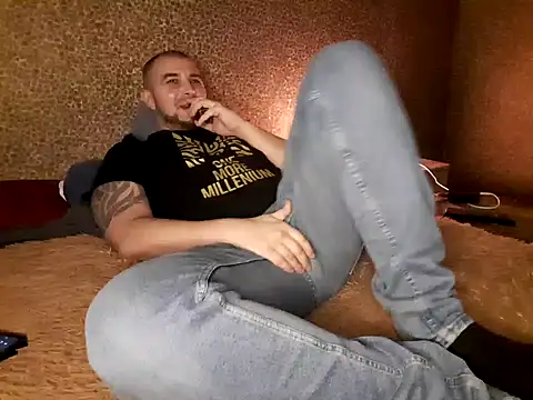 Snapshot of Foxyshaved chatting on March 4, 1:38 pm Foxyshaved online show from March 4, 1:38 pm