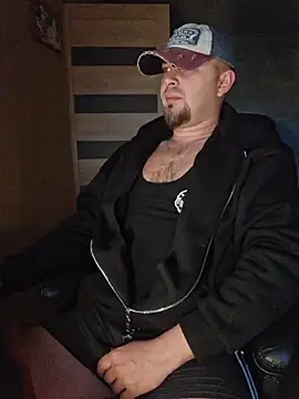 Snapshot of Foxyshaved chatting on October 4, 5:16 am Foxyshaved online show from October 4, 5:16 am