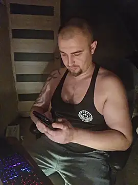 Snapshot of Foxyshaved chatting on October 31, 3:40 am Foxyshaved online show from October 31, 3:40 am