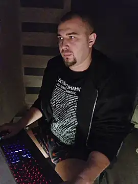 Snapshot of Foxyshaved chatting on November 3, 3:30 am Foxyshaved online show from November 3, 3:30 am