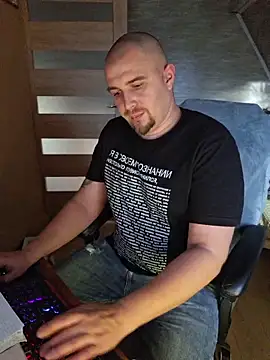 Snapshot of Foxyshaved chatting on November 4, 12:37 pm Foxyshaved online show from November 4, 12:37 pm