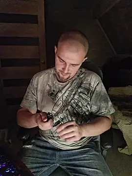 Snapshot of Foxyshaved chatting on November 5, 4:45 am Foxyshaved online show from November 5, 4:45 am