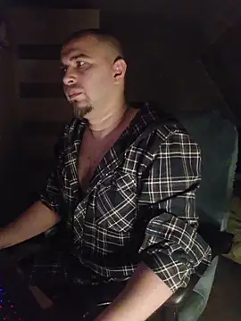 Snapshot of Foxyshaved chatting on November 17, 3:45 am Foxyshaved online show from November 17, 3:45 am