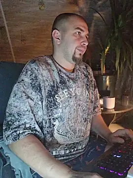 Snapshot of Foxyshaved chatting on November 25, 4:01 am Foxyshaved online show from November 25, 4:01 am