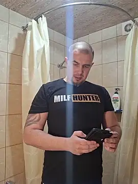 Snapshot of Foxyshaved chatting on November 29, 4:04 am Foxyshaved online show from November 29, 4:04 am