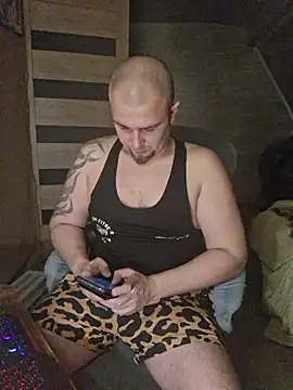 Snapshot of Foxyshaved chatting on December 5, 4:54 am Foxyshaved online show from December 5, 4:54 am