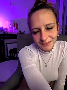 emma4xxx online show from March 18, 8:15 pm