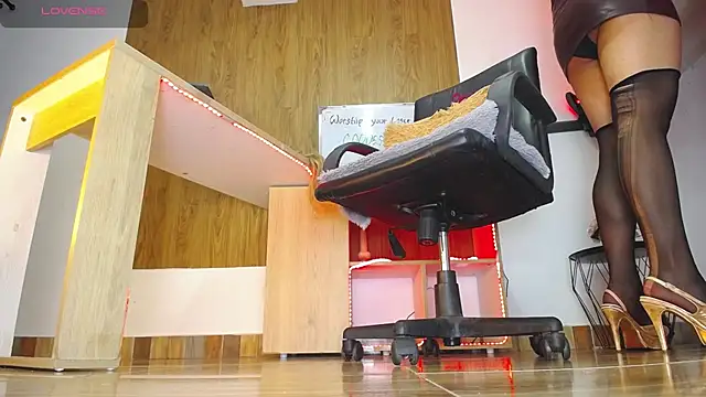 zultanalambert online show from February 12, 2:45 am