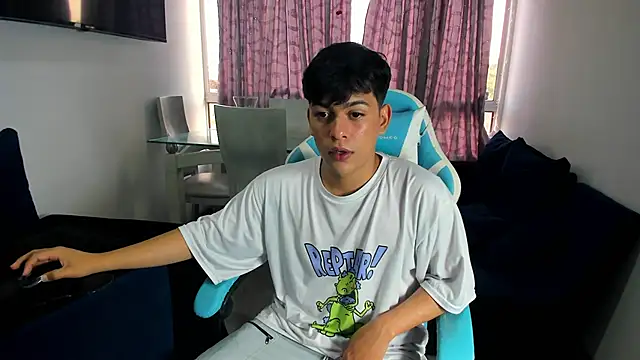 Franco Rizzo  online show from February 7, 10:30 pm