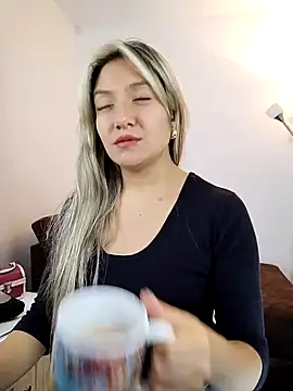 valeriahunter1 online show from December 17, 6:45 am