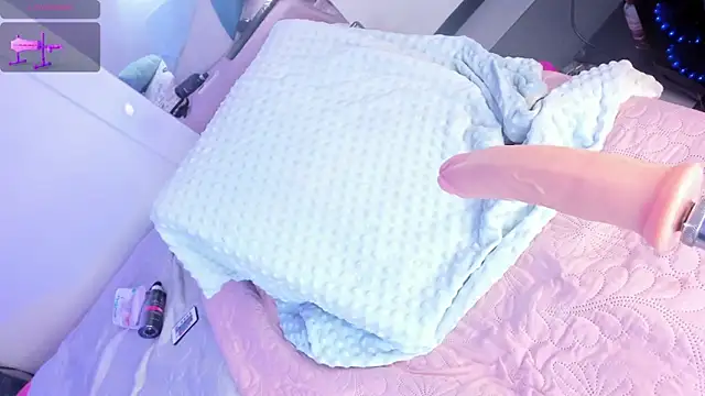 Hilary Smile  online show from February 6, 10:53 pm