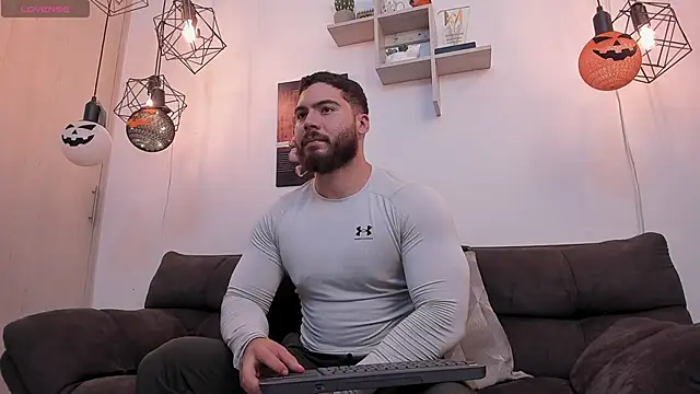 SebastianVilla  online show from October 4, 10:30 pm