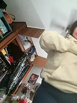 sweetkitty111 online show from February 13, 9:27 pm