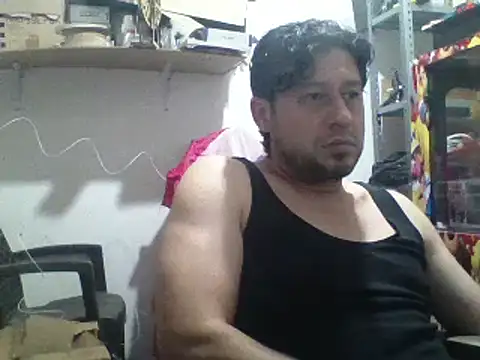 Snapshot of simpatico1000 chatting on January 31, 1:43 am simpatico1000 online show from January 31, 1:43 am