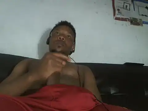 Snapshot of hugo3918_ chatting on February 20, 3:56 am hugo3918 online show from February 20, 3:56 am