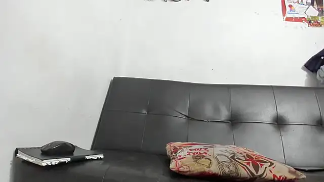 Snapshot of hugo3918_ chatting on March 21, 3:46 pm hugo3918 online show from March 21, 3:46 pm