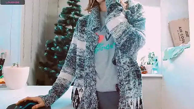 RosaJil online show from December 13, 1:44 pm