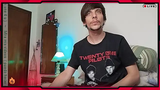 Snapshot of tobix_ chatting on December 29, 2:49 am tobix online show from December 29, 2:49 am