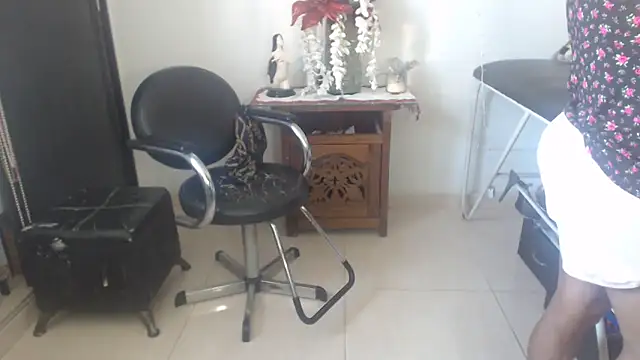 bardotbigcockts online show from December 14, 12:44 pm