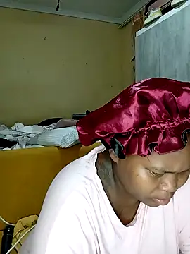 Snapshot of Real1SweetQueen chatting on February 2, 2:17 am Real1SweetQueen online show from February 2, 2:17 am